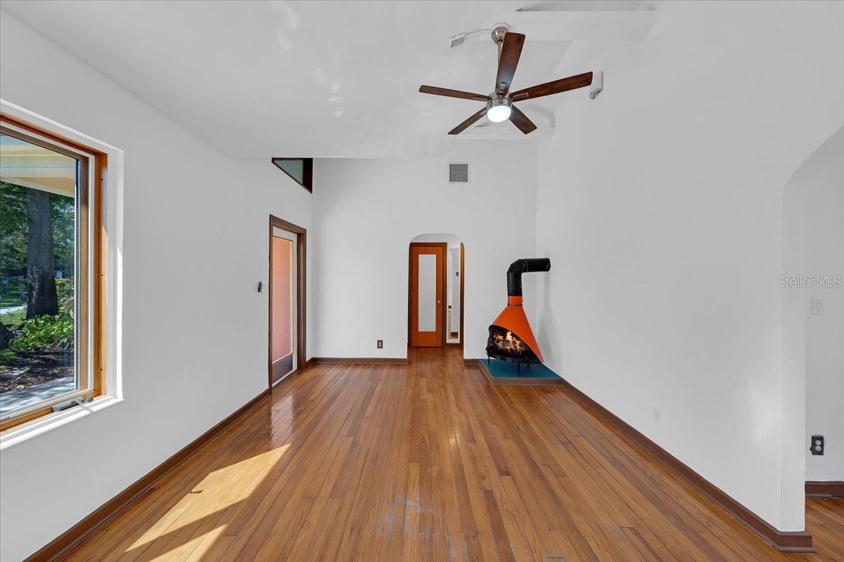 225 17TH AVE SE, ST PETERSBURG, FL, 33701