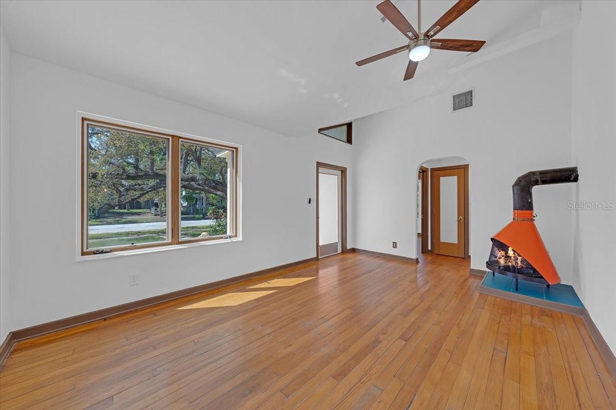 225 17TH AVE SE, ST PETERSBURG, FL, 33701