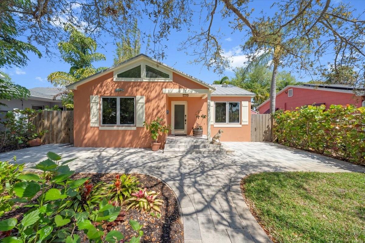 225 17TH AVE SE, ST PETERSBURG, FL, 33701