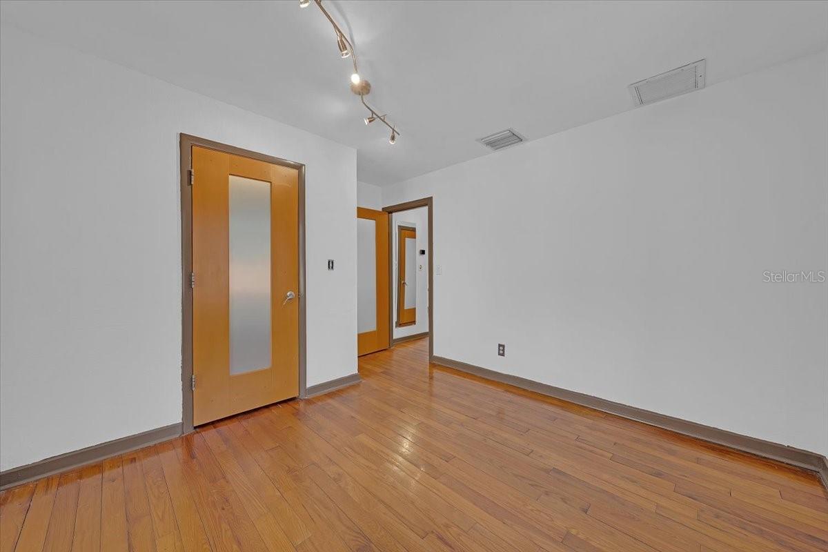 225 17TH AVE SE, ST PETERSBURG, FL, 33701