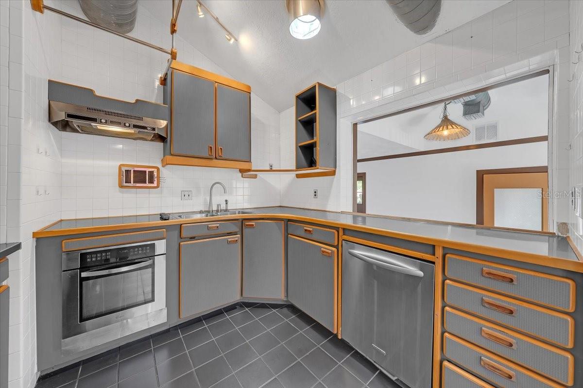 225 17TH AVE SE, ST PETERSBURG, FL, 33701