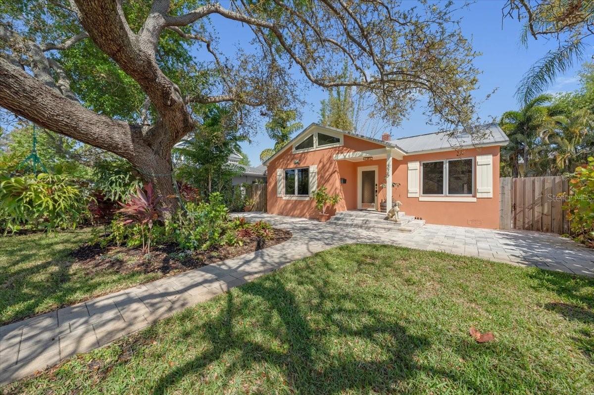 225 17TH AVE SE, ST PETERSBURG, FL, 33701