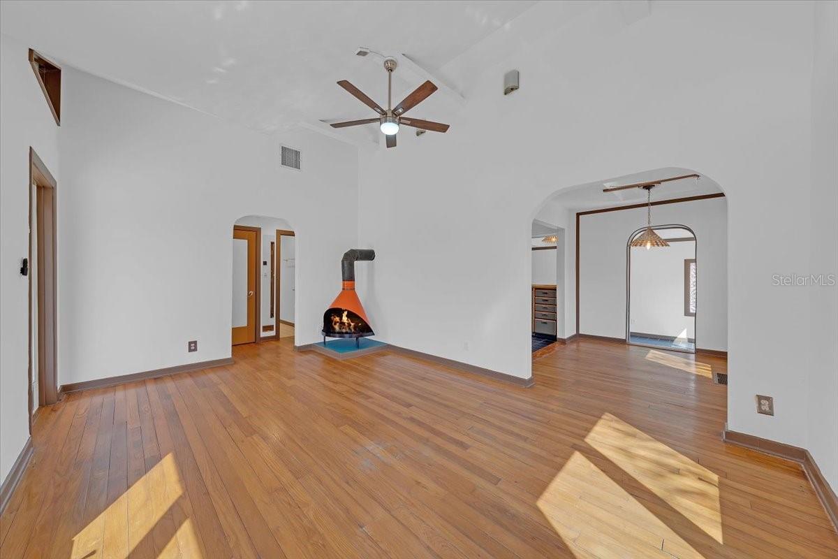 225 17TH AVE SE, ST PETERSBURG, FL, 33701