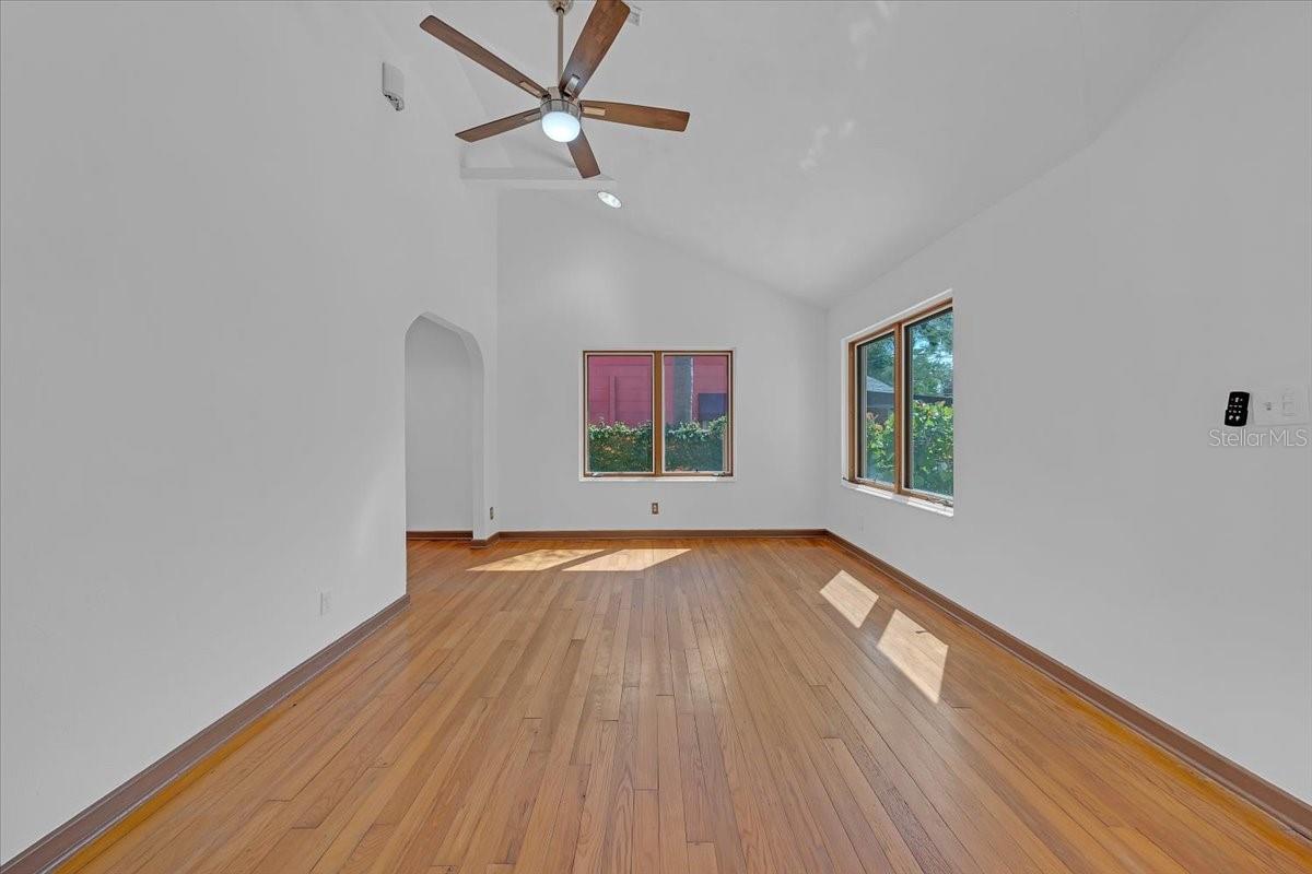225 17TH AVE SE, ST PETERSBURG, FL, 33701
