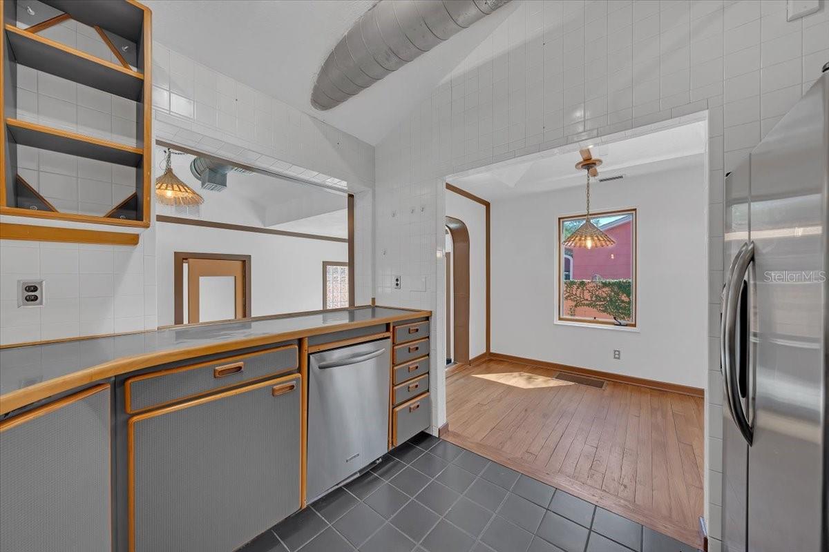 225 17TH AVE SE, ST PETERSBURG, FL, 33701