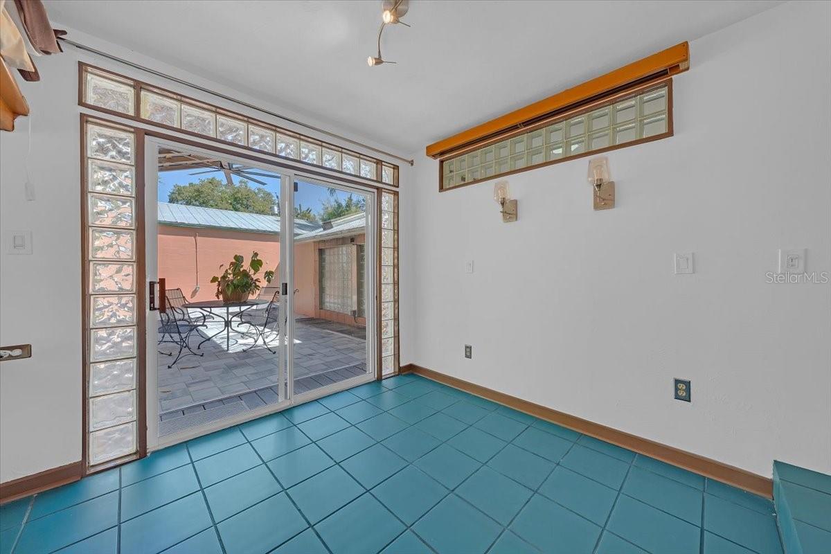 225 17TH AVE SE, ST PETERSBURG, FL, 33701