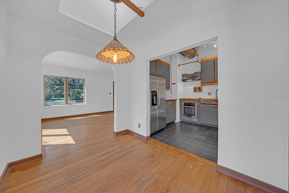 225 17TH AVE SE, ST PETERSBURG, FL, 33701