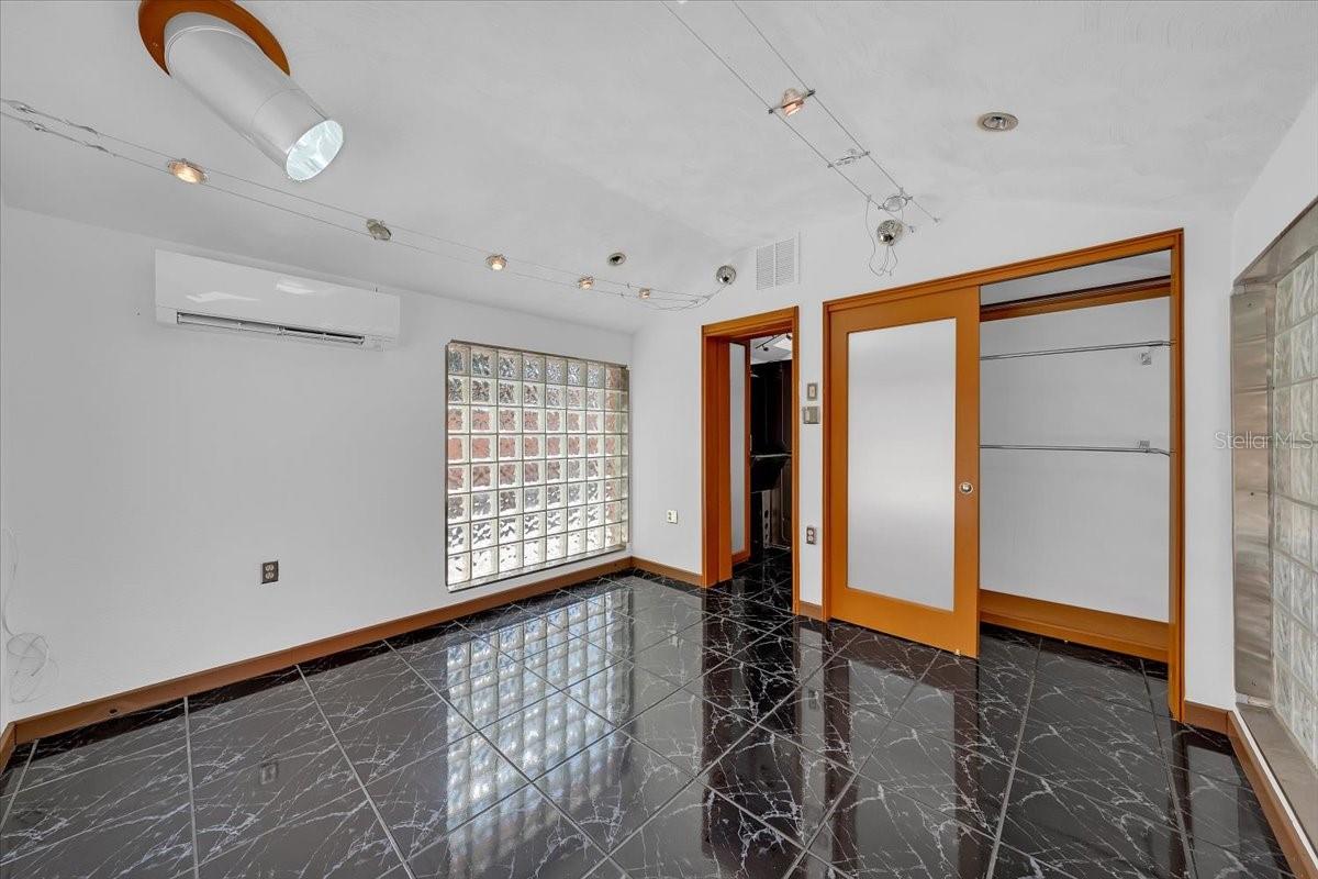 225 17TH AVE SE, ST PETERSBURG, FL, 33701