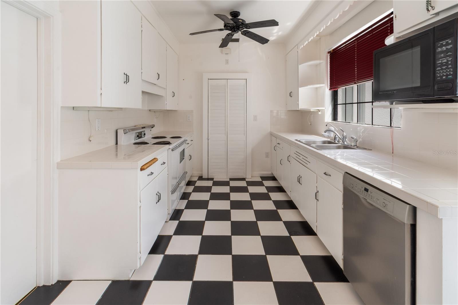 420 E BULLARD AVE, LAKE WALES, FL, 33853