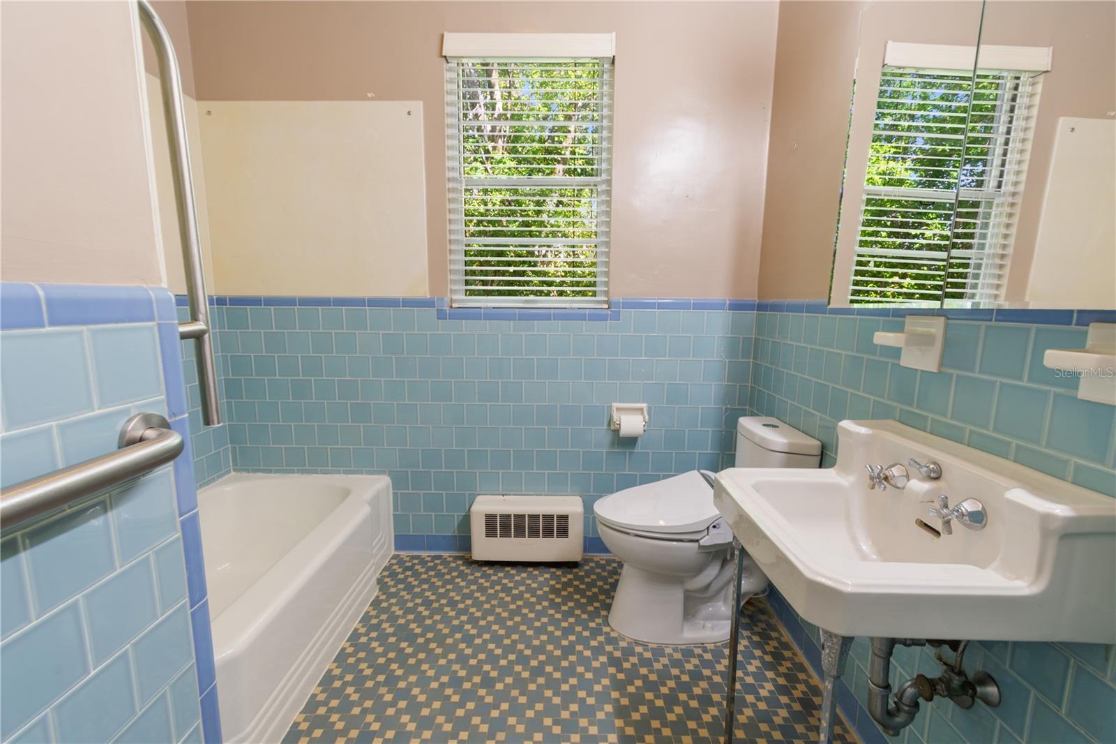 420 E BULLARD AVE, LAKE WALES, FL, 33853