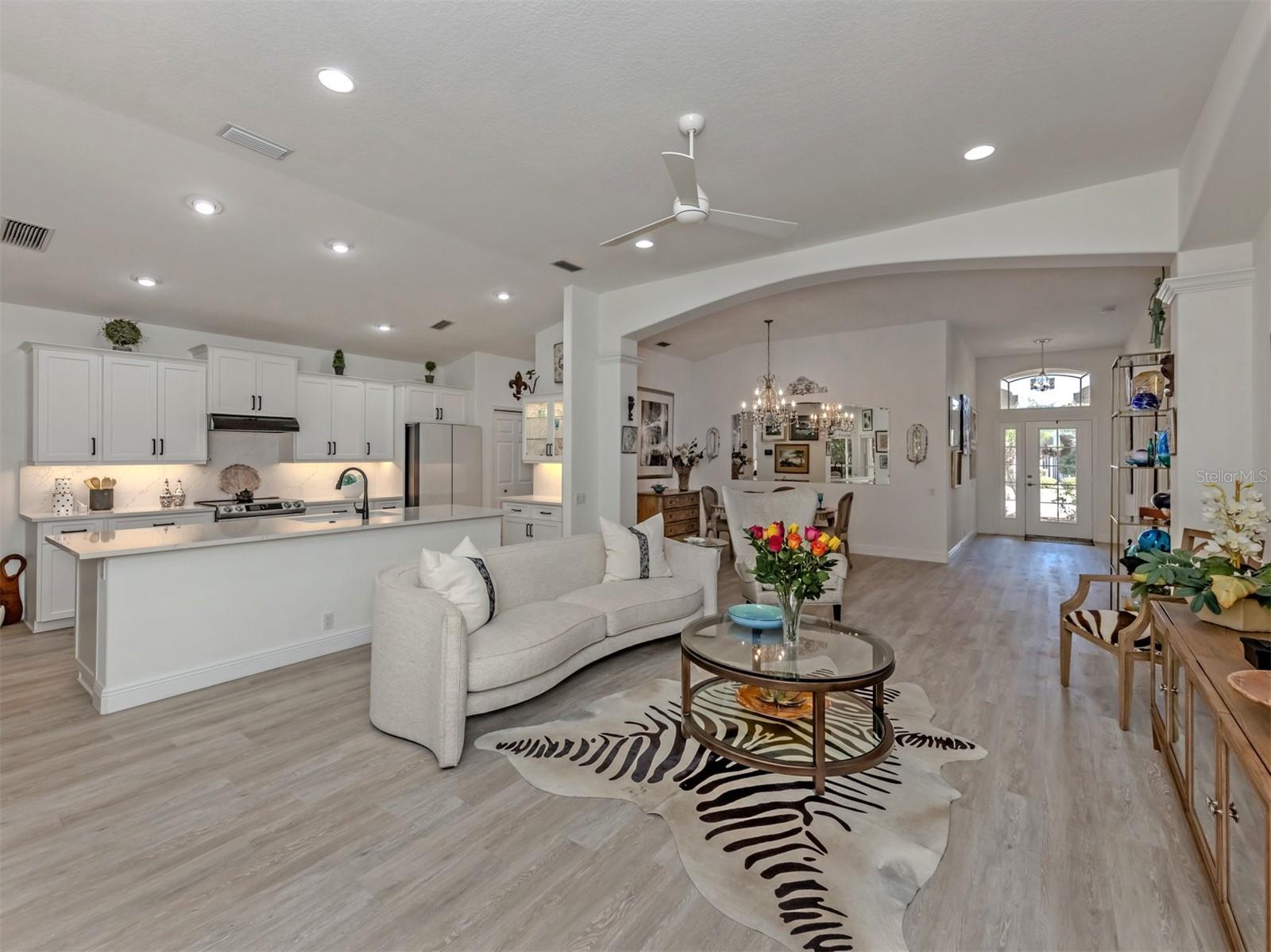 404 PINEWOOD LAKE DR, VENICE, FL, 34285