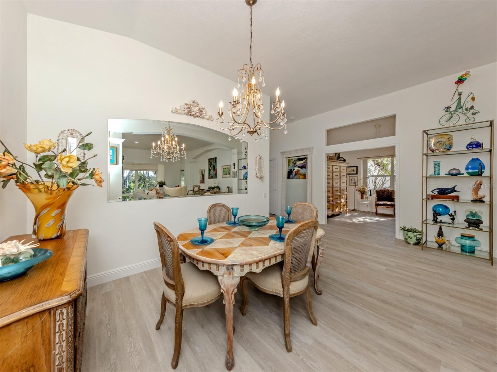 404 PINEWOOD LAKE DR, VENICE, FL, 34285