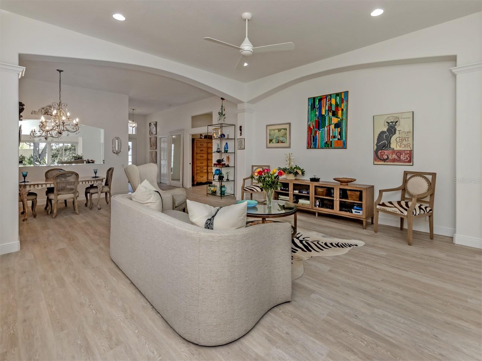 404 PINEWOOD LAKE DR, VENICE, FL, 34285