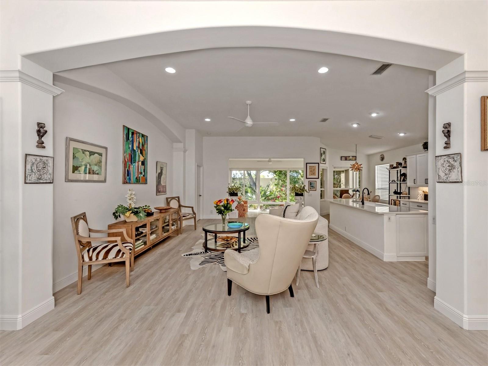 404 PINEWOOD LAKE DR, VENICE, FL, 34285
