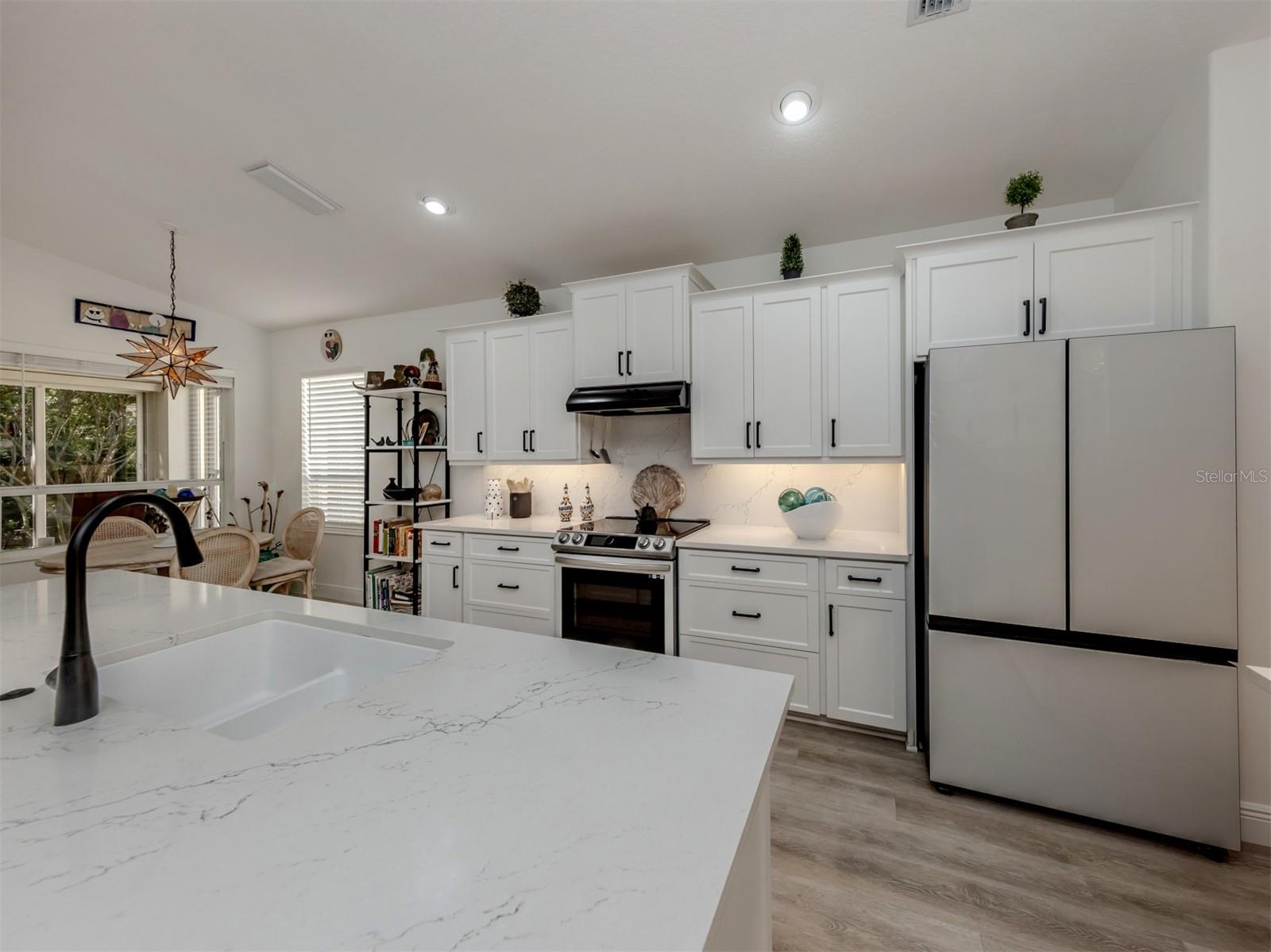 404 PINEWOOD LAKE DR, VENICE, FL, 34285