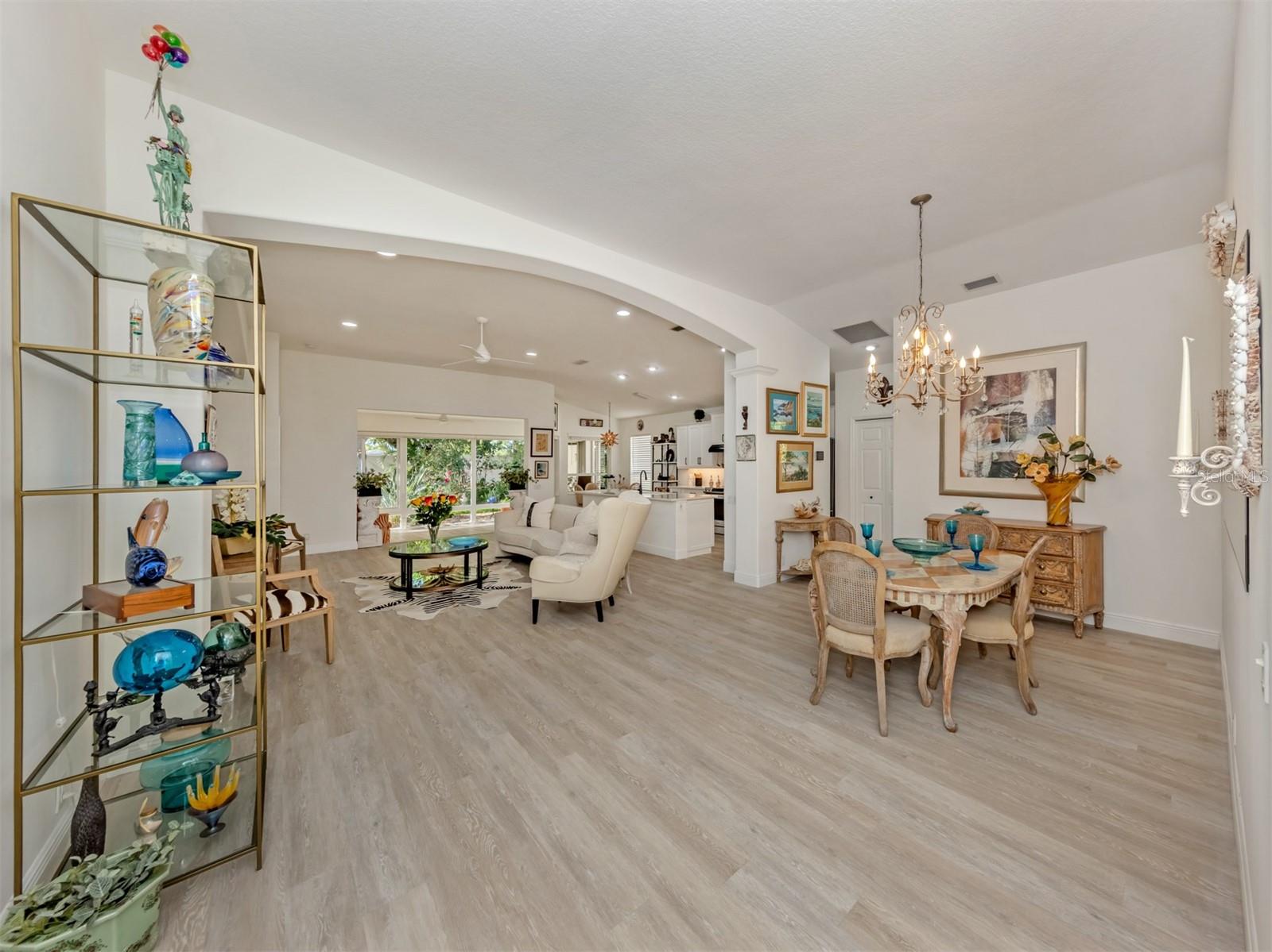 404 PINEWOOD LAKE DR, VENICE, FL, 34285