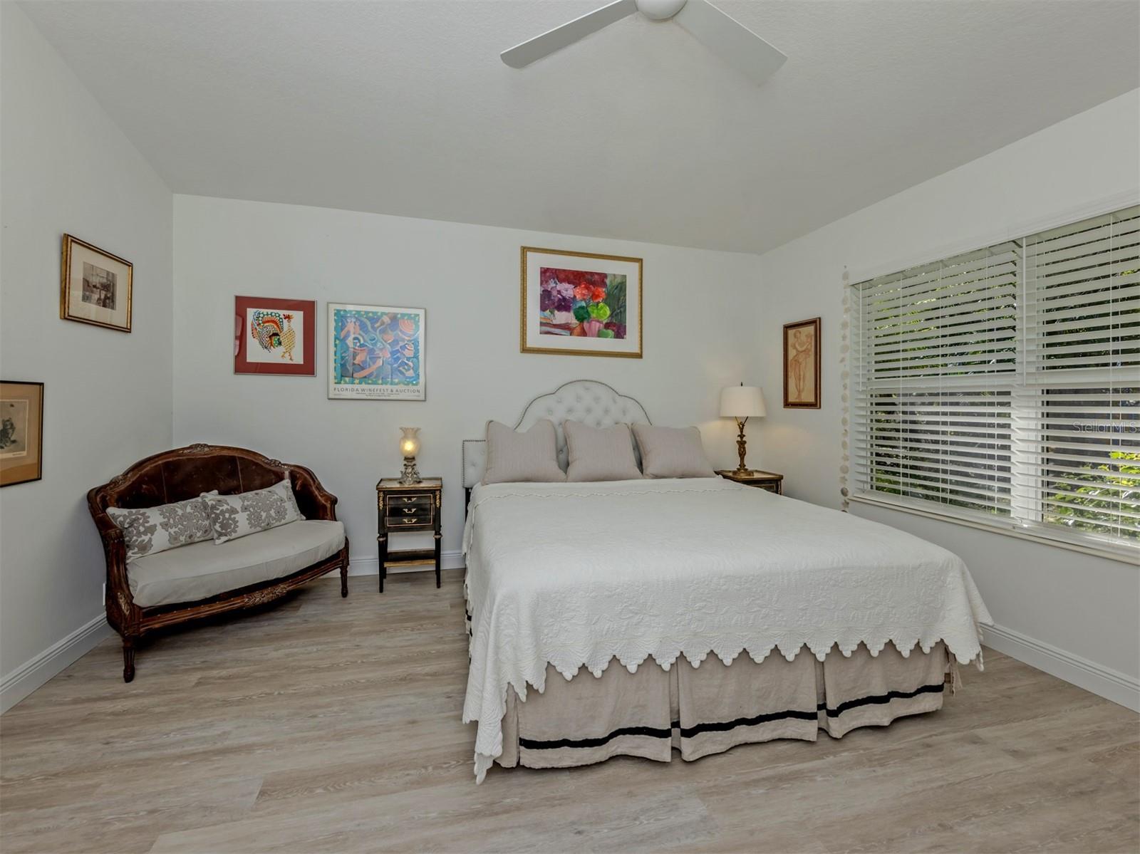 404 PINEWOOD LAKE DR, VENICE, FL, 34285