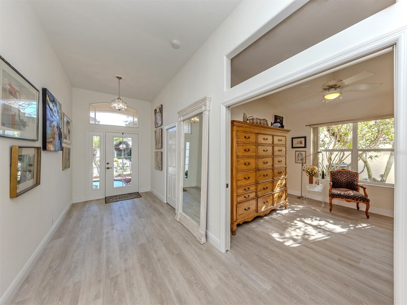404 PINEWOOD LAKE DR, VENICE, FL, 34285