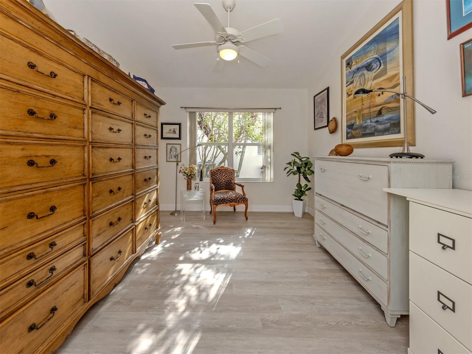 404 PINEWOOD LAKE DR, VENICE, FL, 34285