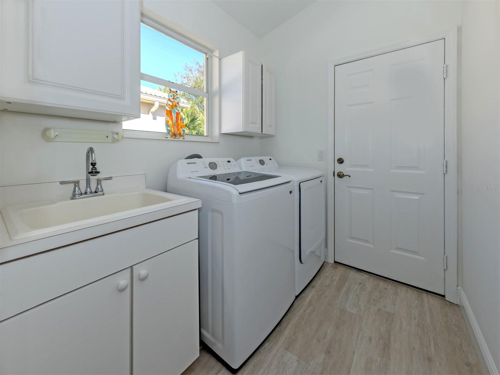 404 PINEWOOD LAKE DR, VENICE, FL, 34285