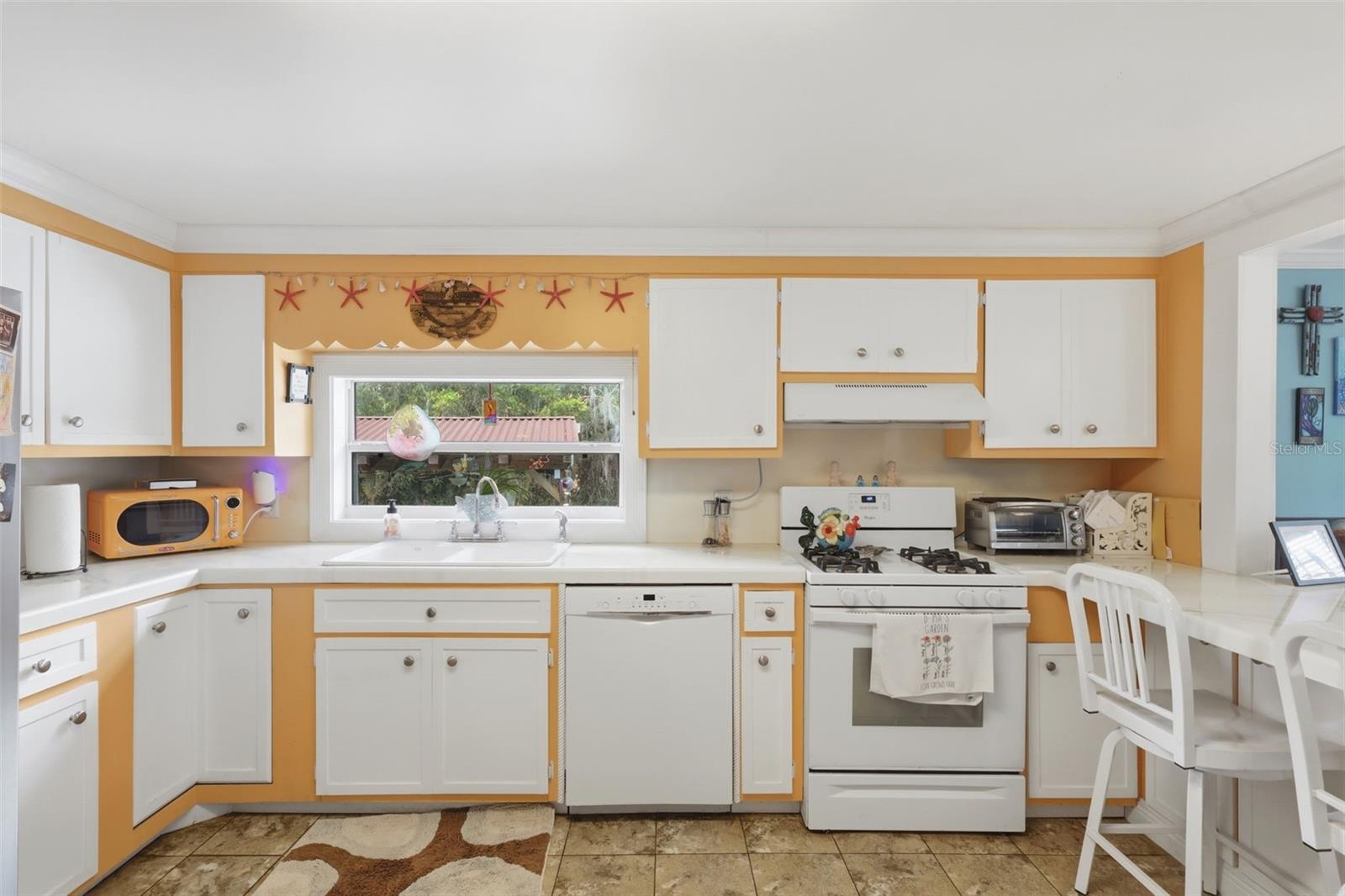 460 ALHAMBRA AVE, DE LEON SPRINGS, FL, 32130