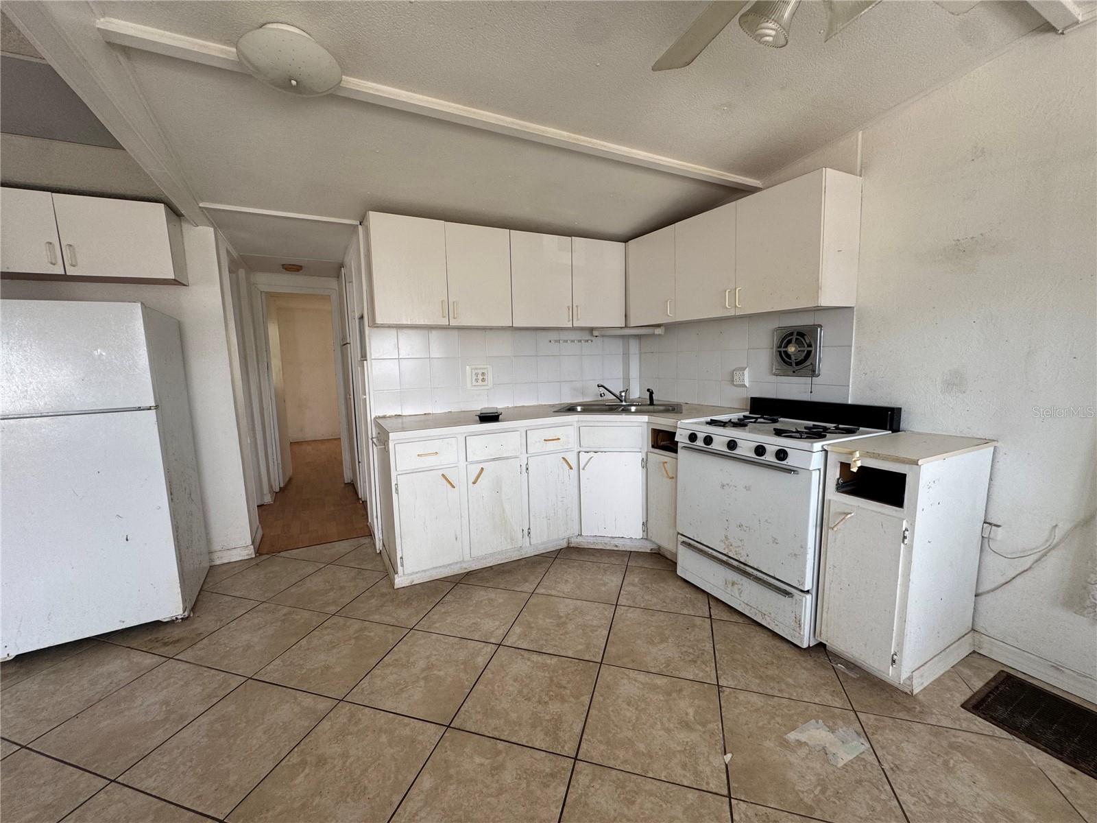 2049 CHAMPION ST, SARASOTA, FL, 34231