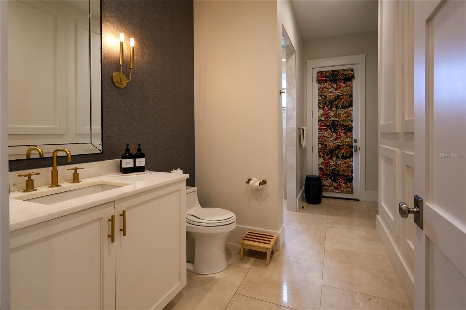 2402 W PARKLAND BLVD, TAMPA, FL, 33609