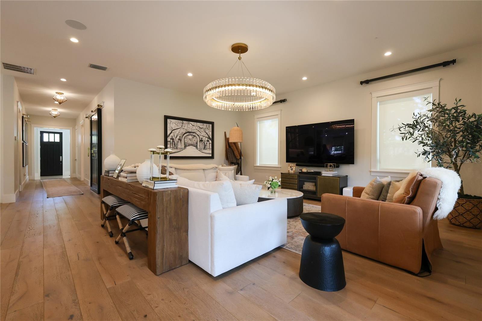 2402 W PARKLAND BLVD, TAMPA, FL, 33609