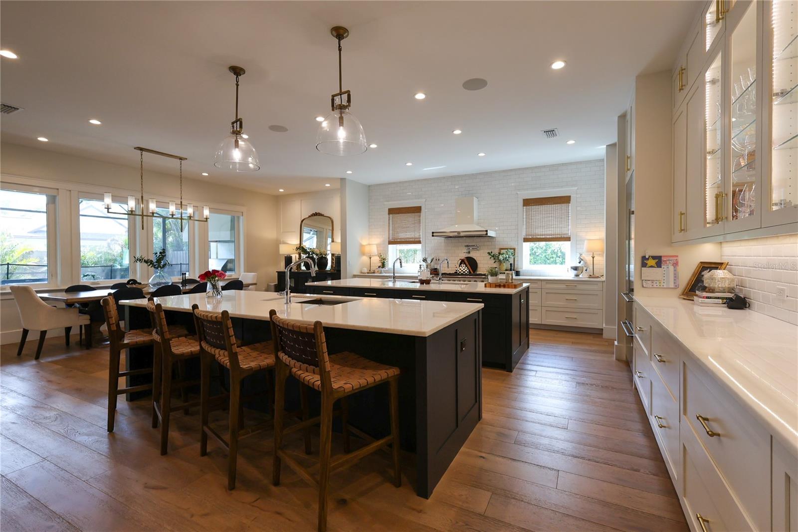 2402 W PARKLAND BLVD, TAMPA, FL, 33609