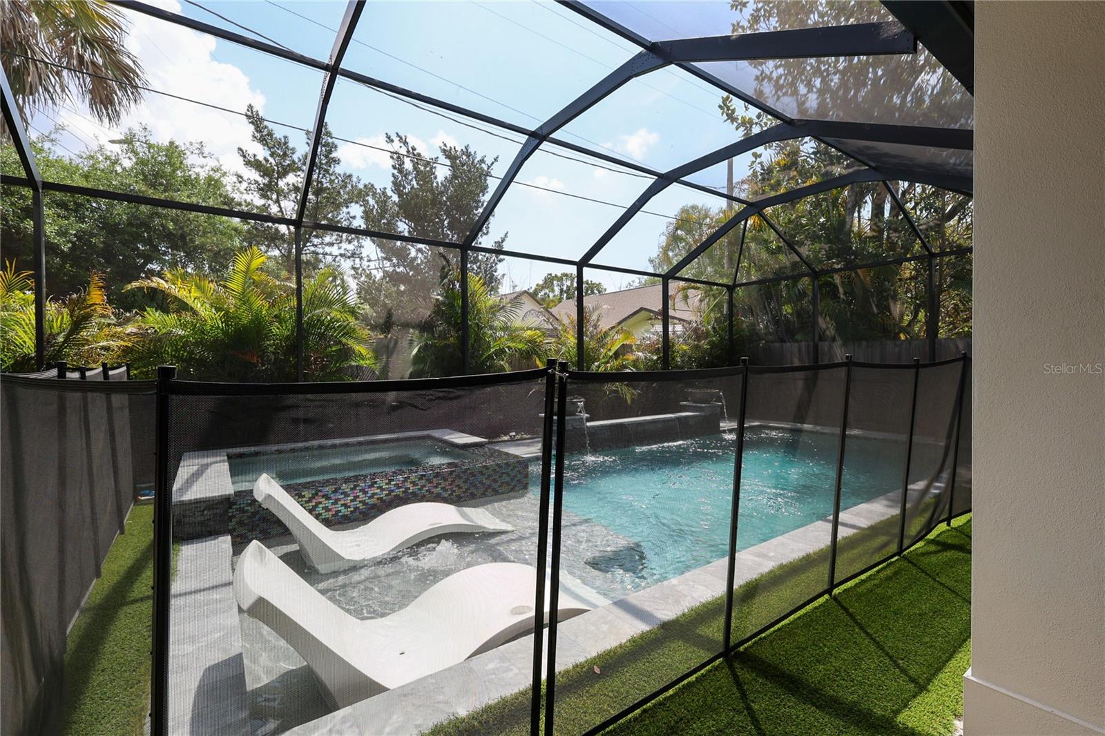 2402 W PARKLAND BLVD, TAMPA, FL, 33609