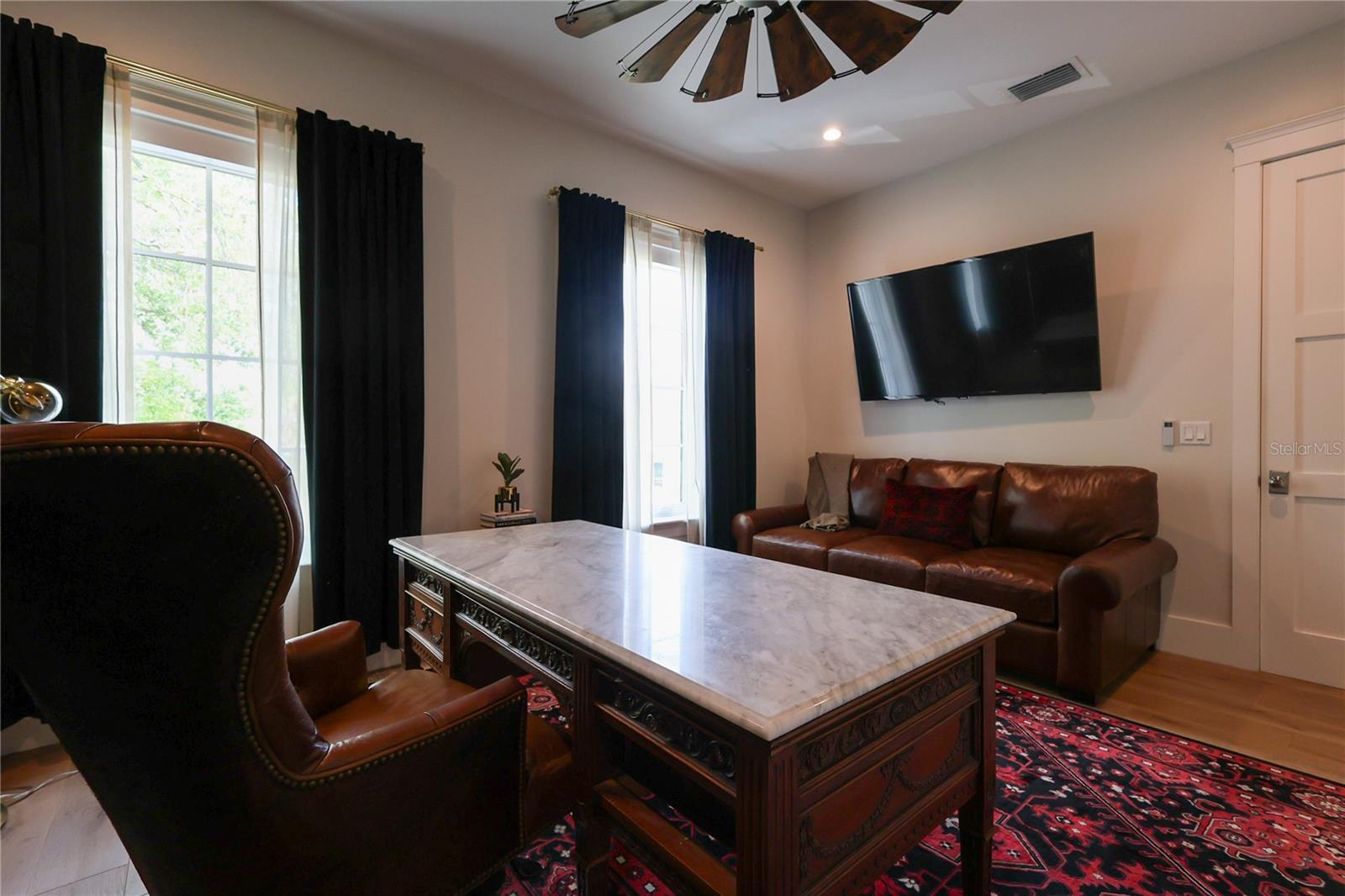 2402 W PARKLAND BLVD, TAMPA, FL, 33609