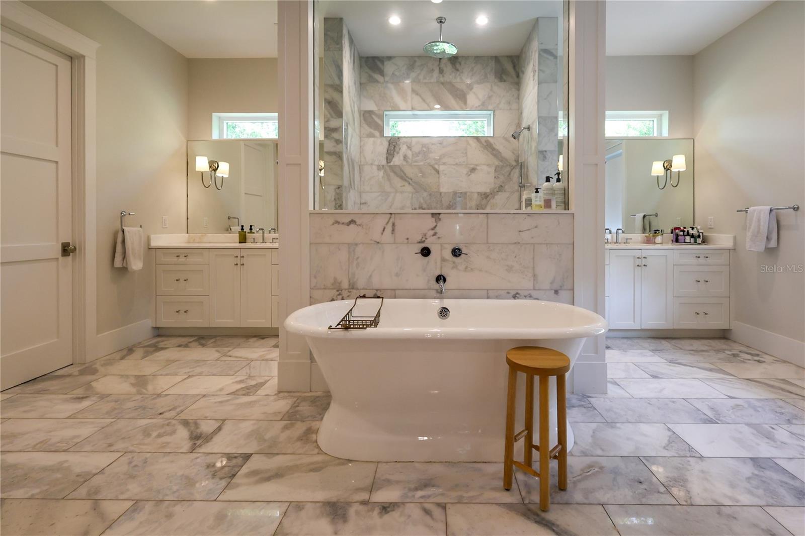 2402 W PARKLAND BLVD, TAMPA, FL, 33609