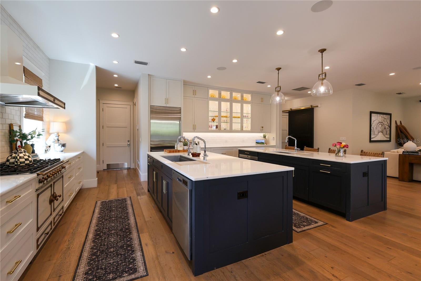 2402 W PARKLAND BLVD, TAMPA, FL, 33609