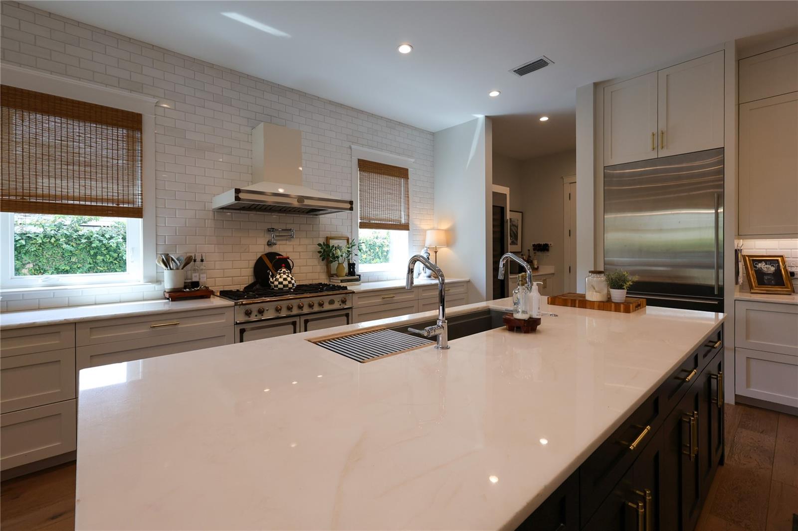 2402 W PARKLAND BLVD, TAMPA, FL, 33609