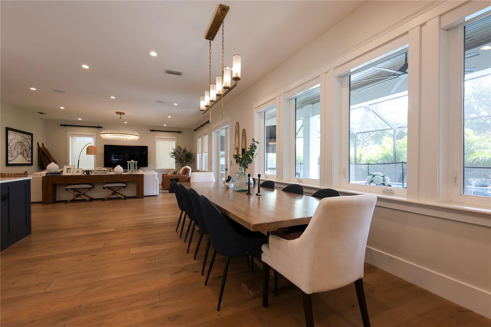 2402 W PARKLAND BLVD, TAMPA, FL, 33609