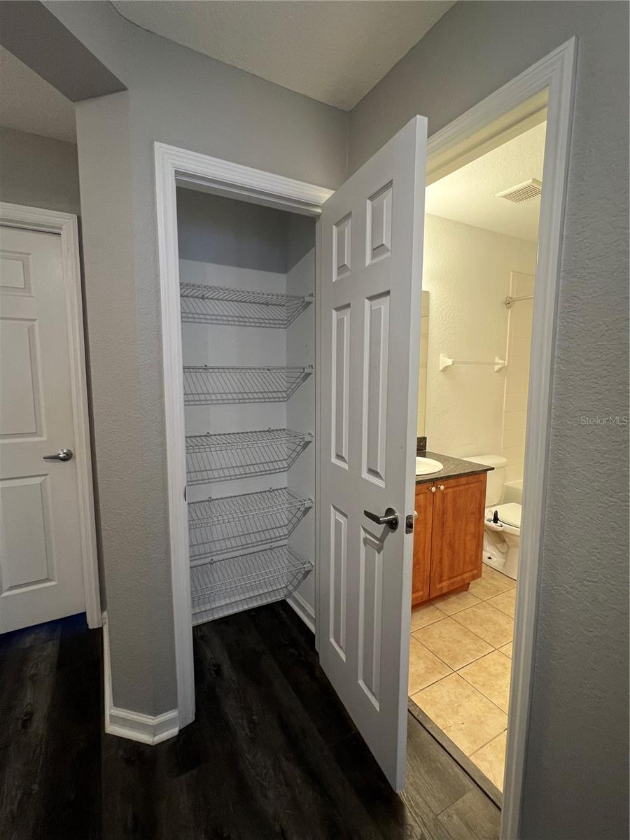 8210 DOWN ROYAL RD, TAMPA, FL, 33610