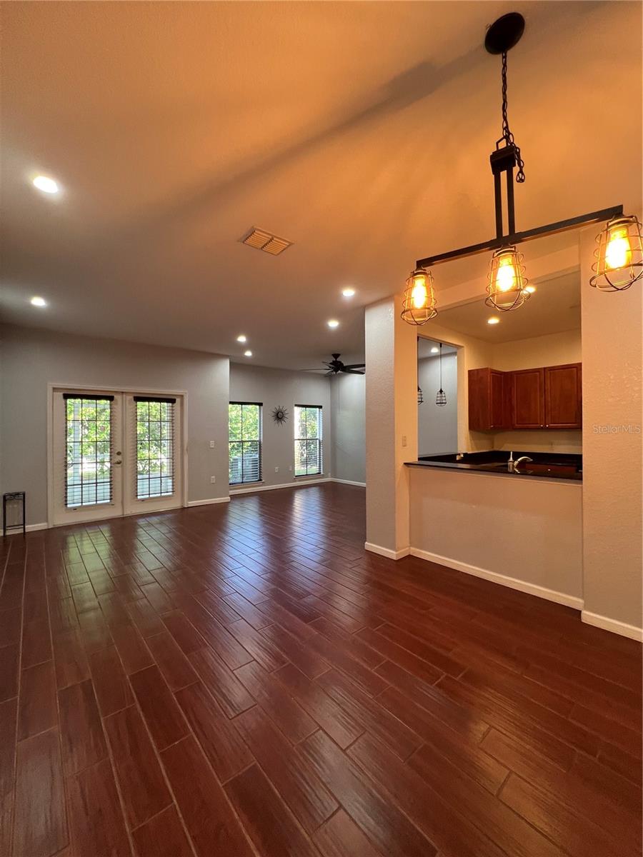 8210 DOWN ROYAL RD, TAMPA, FL, 33610