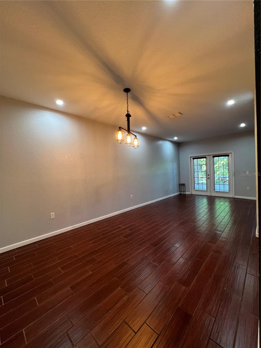 8210 DOWN ROYAL RD, TAMPA, FL, 33610