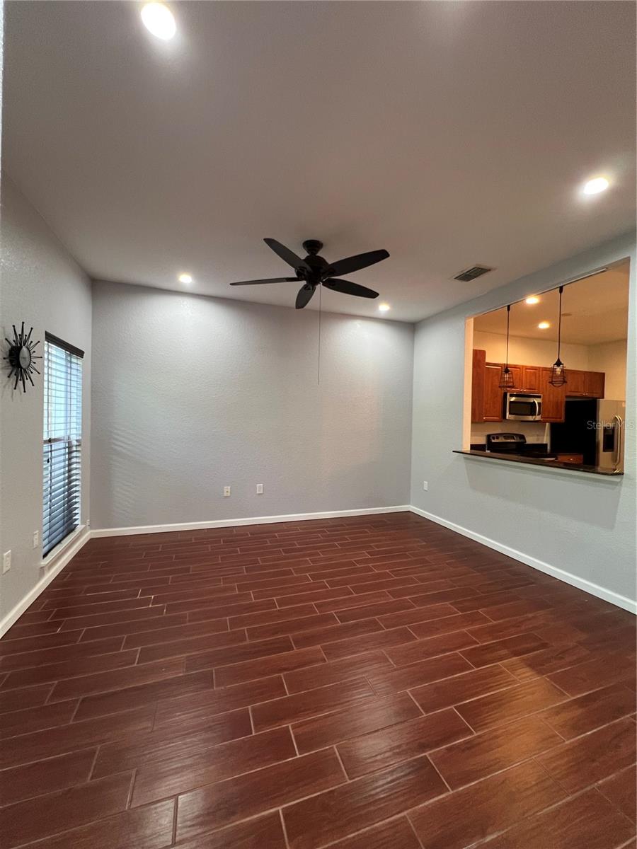 8210 DOWN ROYAL RD, TAMPA, FL, 33610