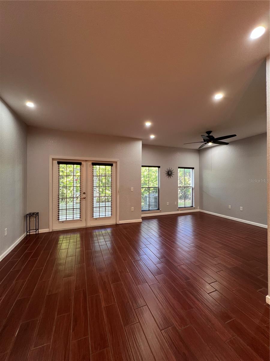 8210 DOWN ROYAL RD, TAMPA, FL, 33610