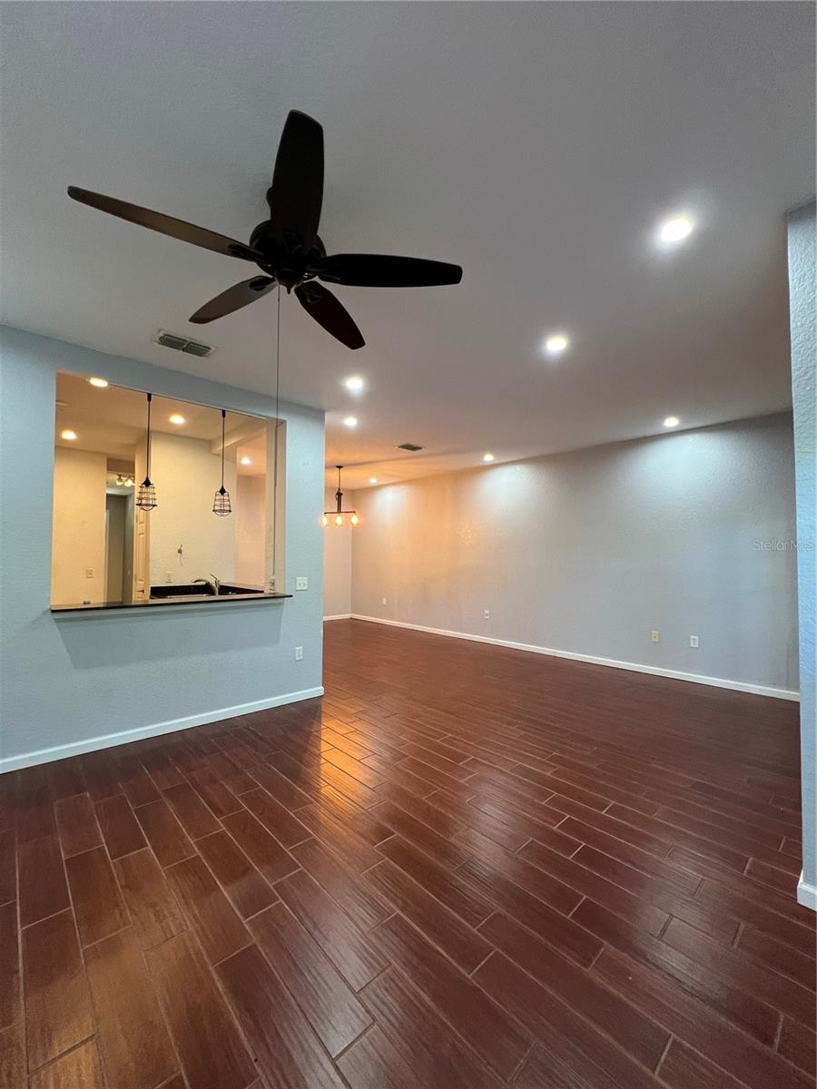 8210 DOWN ROYAL RD, TAMPA, FL, 33610