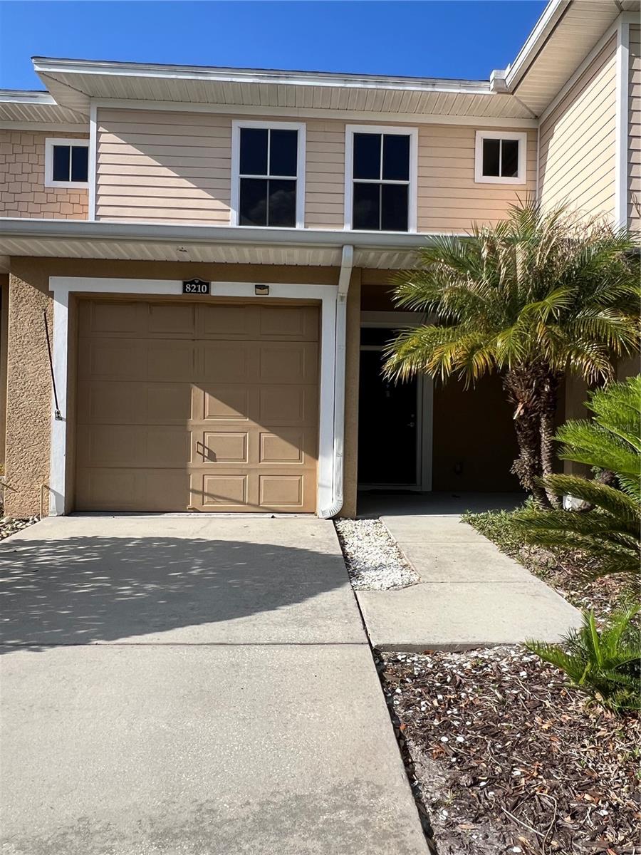 8210 DOWN ROYAL RD, TAMPA, FL, 33610
