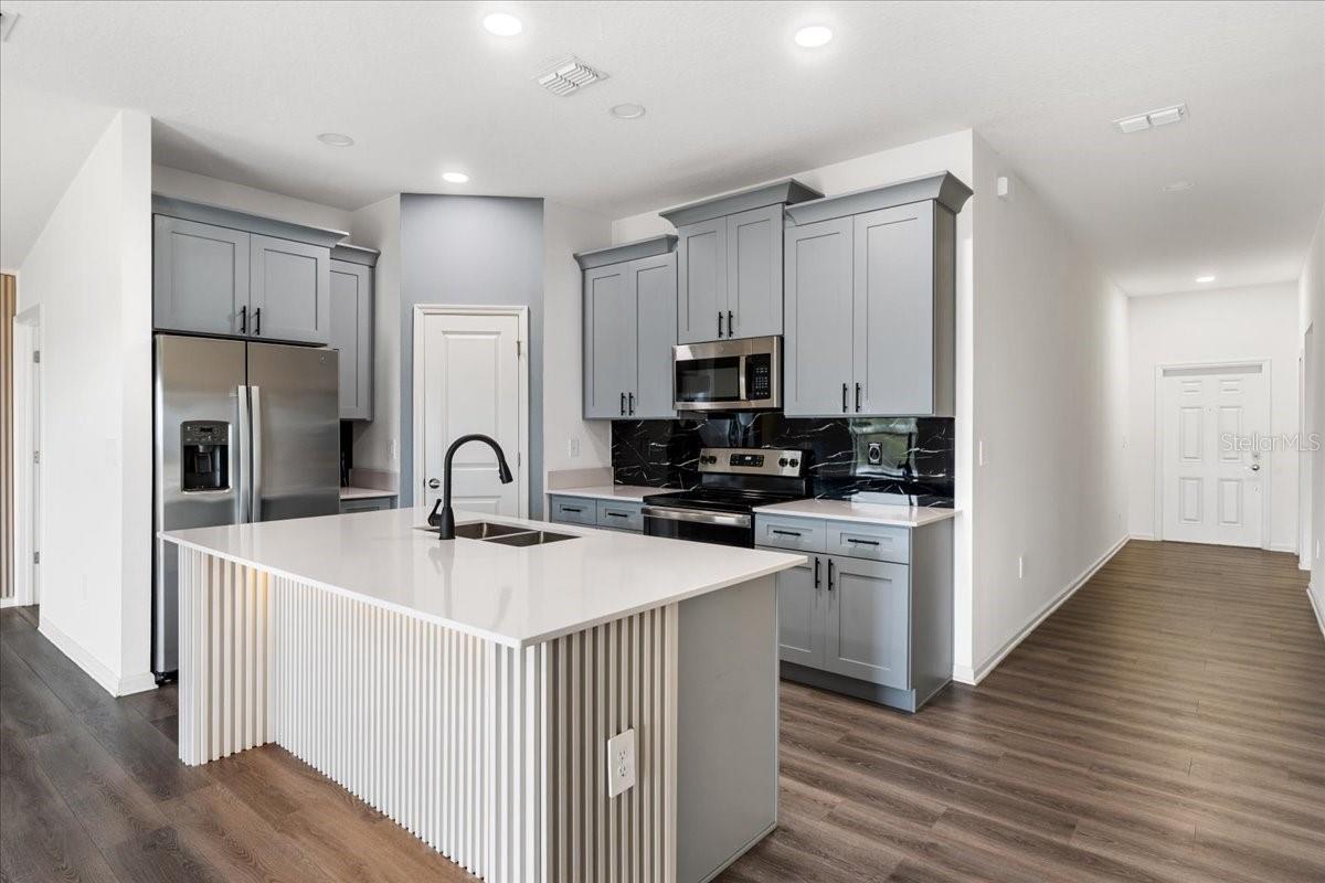 946 LAUREL VIEW WAY, GROVELAND, FL, 34736