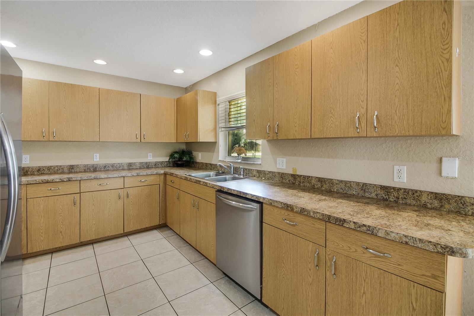305 W FOUNTAIN ST, FRUITLAND PARK, FL, 34731