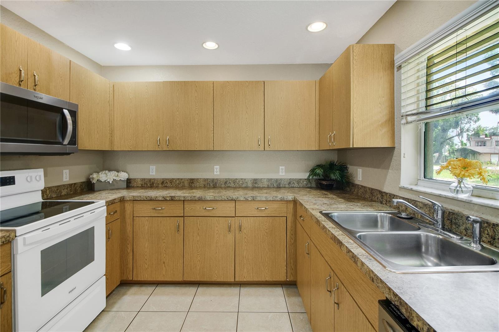 305 W FOUNTAIN ST, FRUITLAND PARK, FL, 34731