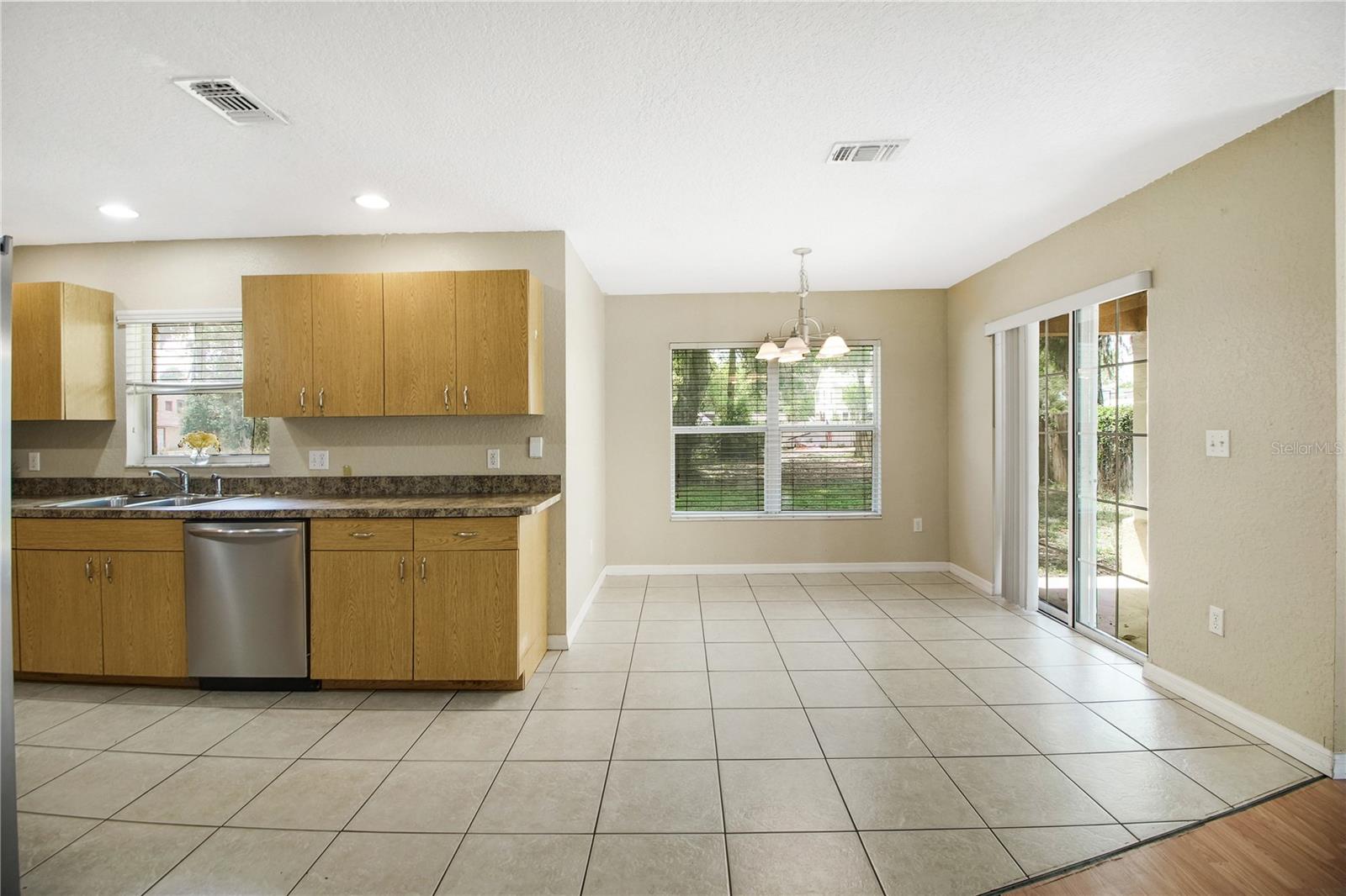 305 W FOUNTAIN ST, FRUITLAND PARK, FL, 34731