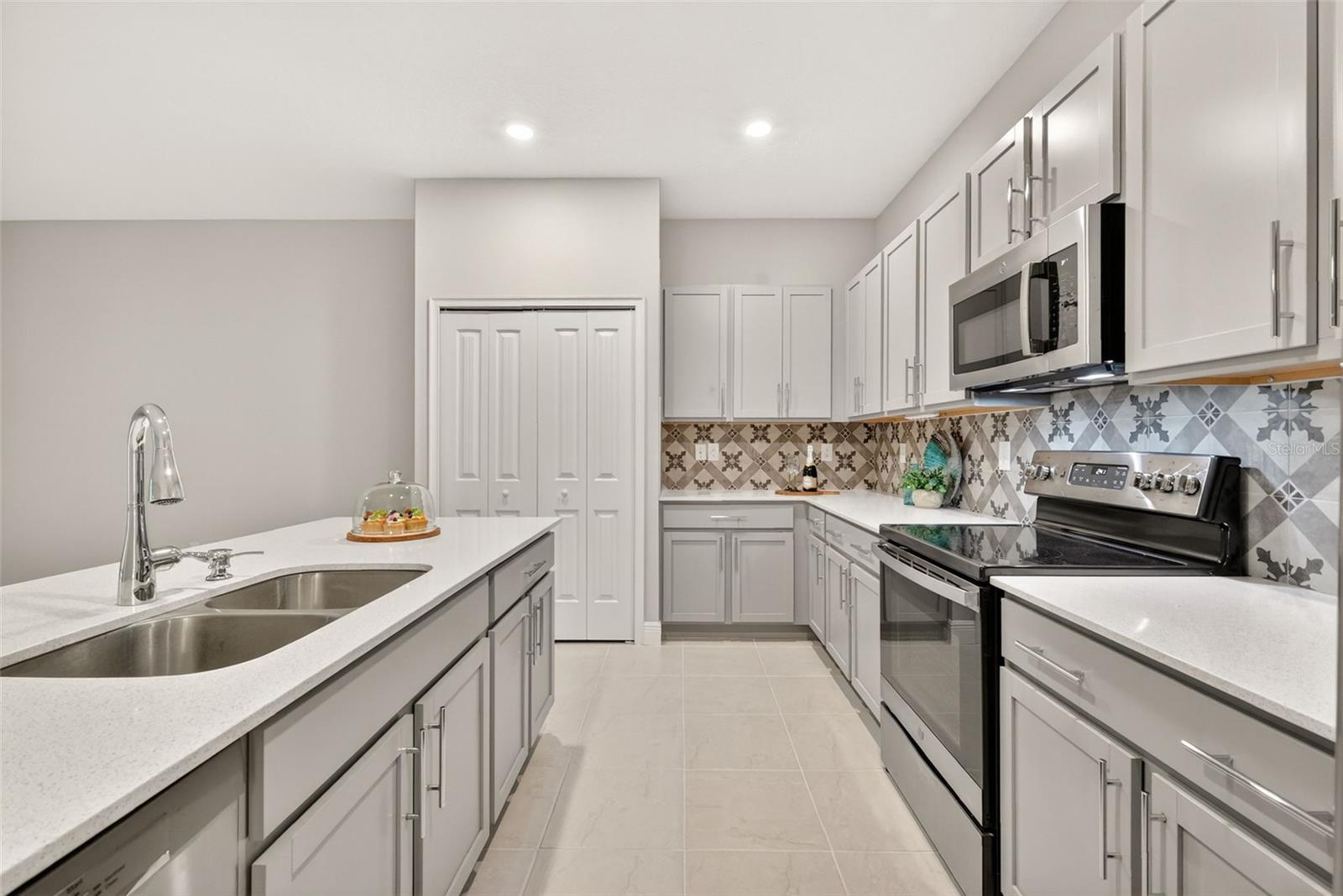 27203 WHITE PLAINS WAY, LEESBURG, FL, 34748