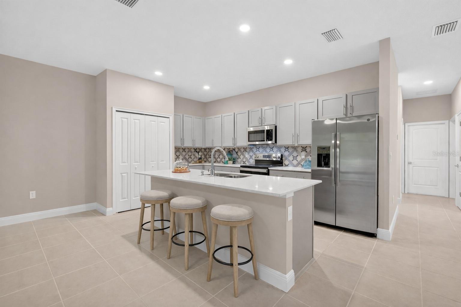 27203 WHITE PLAINS WAY, LEESBURG, FL, 34748