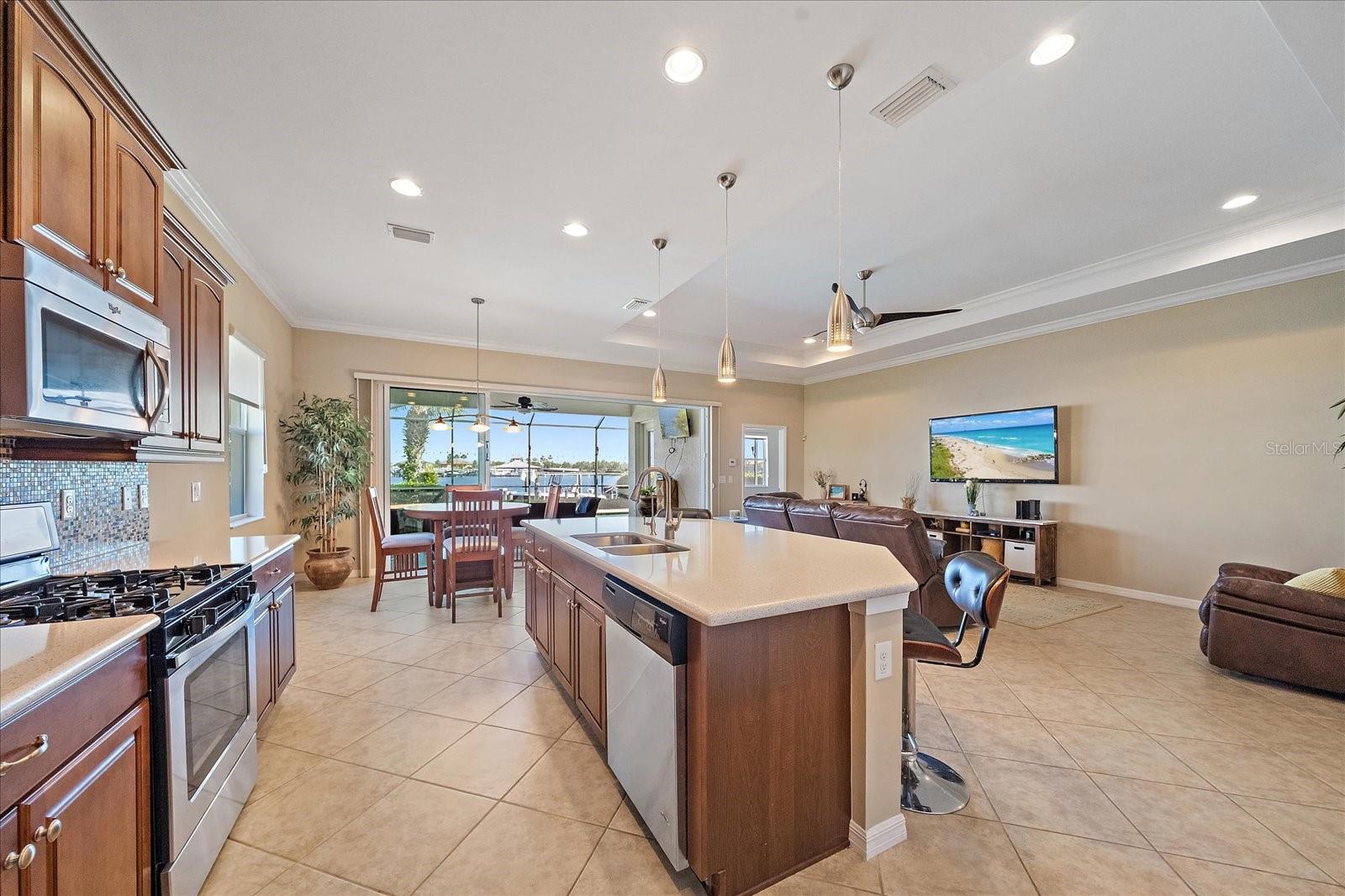 5040 LAKE OVERLOOK AVE, BRADENTON, FL, 34208