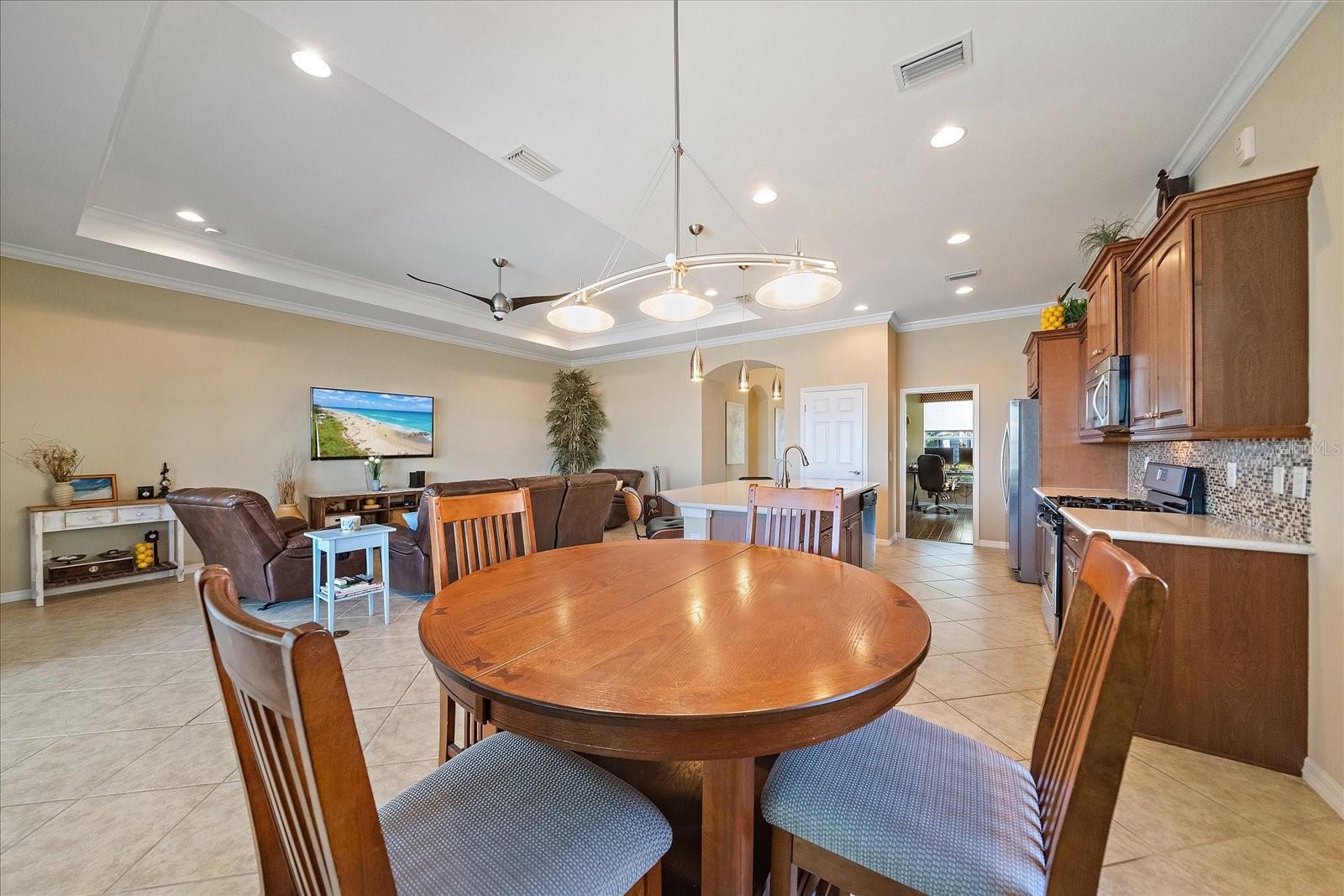 5040 LAKE OVERLOOK AVE, BRADENTON, FL, 34208